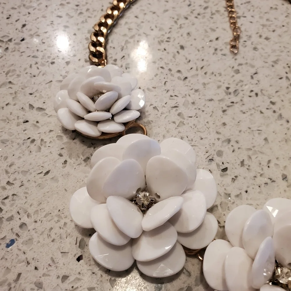 White Floral Bib Necklace Statement Rhinestones Botanical Preppy Gold Chain Link